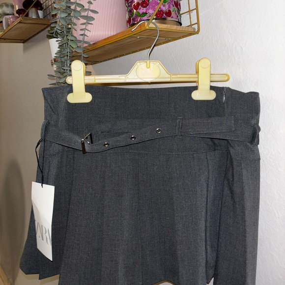 Zara Dresses & Skirts - Zara Gray Mini Skirt with Belt